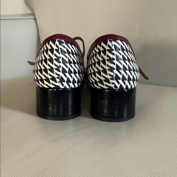 Chie Mihara Black and Burgundy Houndstooth Flats - Picture 4 of 7